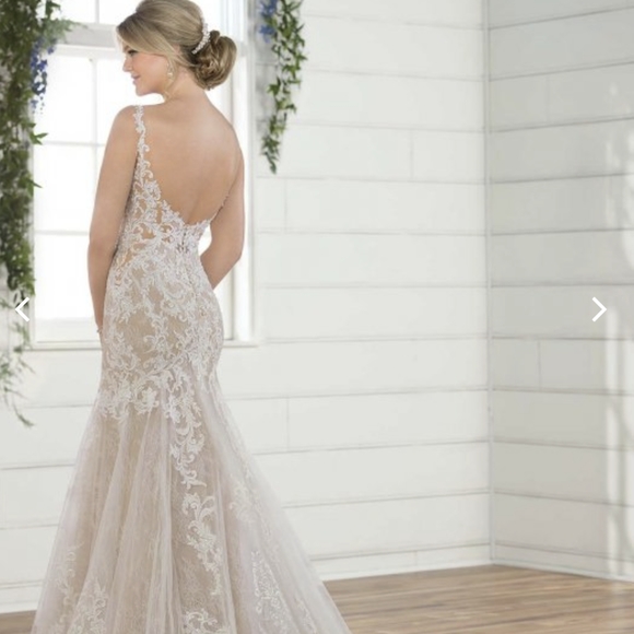 Brand New, Never Worn Wedding Dress - Picture 2 of 6